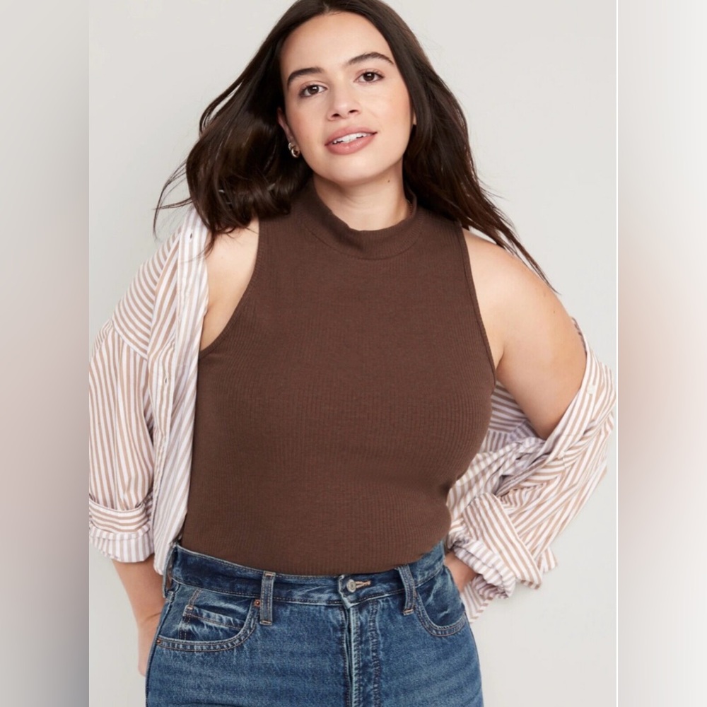 Sleeveless Ribbed Mock Neck Tank - M